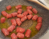 Foto del paso 3 de la receta: Ensalada de patata al pesto con salchichas