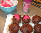 Foto del paso 5 de la receta Magdalenas de chocolate con trocitos