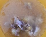 Foto langkah ke 3 dari resep Kuah soto ayam instan.