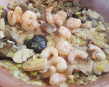Foto del paso 2 de la receta: Risotto de setas y gambitas