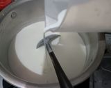 Foto langkah ke 3 dari resep Es krim vanila selai stroberi.