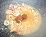 Gambar langkah 2 resipi 👩‍🍳Nasi Goreng Tom Yam Seafood.