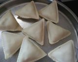 A picture of step 4 of Gujarati samosa.