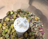 صورة لخطوة 2 من وصفة حلى الفستقيه 😋