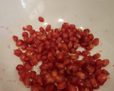 Foto del paso 1 de la receta: Ensalada de brotes, granada, gorgonzola y semillas