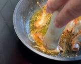 Foto del paso 7 de la receta Ensalada de lentejas, papaya, huevo, langostinos y el aliño de sus cabezas