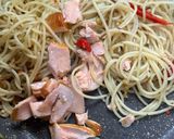 Foto langkah ke 5 dari resep Spicy Salmon Aglio Olioo.