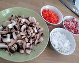 Foto del paso 1 de la receta: Polenta con salsa de pimientos y champiñones con lardons