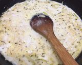 Foto langkah ke 4 dari resep Creamy Garlic Prawn Spaghetti.