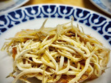 Tosta de angulas al ajillo
