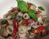 Foto langkah ke 6 dari resep Tumis cumi asin 🐙.