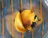 Foto del paso 1 de la receta: Aderezo de mango para ensaladas