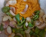 A picture of step 6 of Kadhai Paneer.