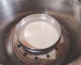 A picture of step 3 of Soy milk pudding in ginger flavour.