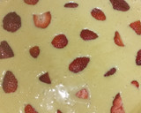 Foto del paso 4 de la receta: Bizcocho de yogur con fresas