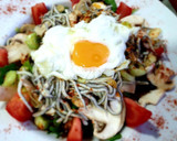 Foto del paso 8 de la receta: Ensalada templada con gulas y huevo a la plancha