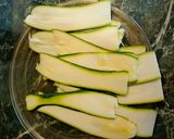 Foto del passaggio 3 della ricetta Penne rigate alle zucchine e squacquerone