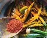 लहसुन मिर्च का अचार (lehsun mirch ka achar recipe in Hindi) रेसिपी चरण 2 फोटो