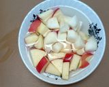 Foto langkah ke 1 dari resep Salad buah dan saus strawberry.