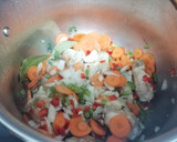 Foto del paso 2 de la receta: Pollo guisado en olla express
