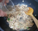 Foto del paso 4 de la receta: Lomo de cerdo con salsa de champiñones y queso