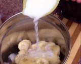 A picture of step 3 of Banana and chocochip ice cream.