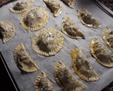 Foto del paso 7 de la receta: Empanadillas de pavo, queso azul y espinacas