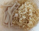 Foto langkah ke 1 dari resep Mie Kuah Jamur.