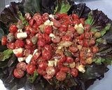 Une image de l'étape 9 de Salade de tomates cerises aux pickles, olives et feta.