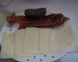 Foto del paso 1 de la receta Croissant rellenos de jamón serrano, queso y morcilla de cebolla
