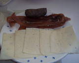 Foto del paso 1 de la receta: Croissant rellenos de jamón serrano, queso y morcilla de cebolla