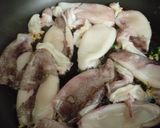 Foto del paso 7 de la receta: Brócolis salteados con pimentón y calamares con langostinos al ajillo