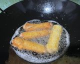 Foto langkah ke 3 dari resep Roti goreng sosis.