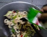 Foto langkah ke 4 dari resep Tumis Usus Ayam.