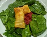Foto del paso 5 de la receta: Quinotto de remolacha, empanadillas de huevo frito y espinacas