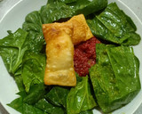 Foto del paso 5 de la receta: Quinotto de remolacha, empanadillas de huevo frito y espinacas