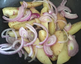 Foto del paso 2 de la receta: Papas doradas al merkén