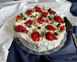 Foto del passaggio 16 della ricetta Torta mousse con cioccolato, panna e fragole