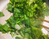 Hình bước làm 4 của món Cá hồi xào cải ngồng