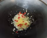 Foto langkah ke 3 dari resep Tumis buncis telur asin.