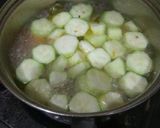 Foto langkah ke 4 dari resep Sop Oyong Baso Seafood.