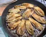 Une image de l'étape 9 de Endives braisées au bouillon de gambas, thym frais et jambon cru.