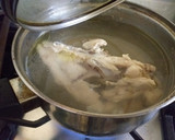 Foto del paso 1 de la receta: Consomé de pollo