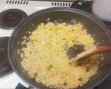 A picture of step 6 of Golden Fried Rice（gold rimming silver）.