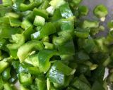 मसालेदार बेसन शिमला मिर्च (Masaledar Besan Shimla mirch recipe in Hindi) रेसिपी चरण 1 फोटो