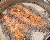 Foto del paso 4 de la receta: Milanesas de pescado con crema de roquefort y papas fritas 🧀 🍟