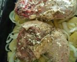 Foto del paso 5 de la receta: Muslos de pollo al horno con patatas y cebolla