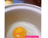 Foto langkah ke 1 dari resep Tim Kuning Telur Ayam Kampung Slowcooker MPASI 6+.