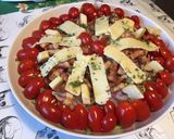 Une image de l'étape 8 de Salade « plat complet » iceberg,tomates cerises,lard fumé,oignon rouge et cantal entre deux.