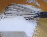 Foto langkah ke 3 dari resep Bolu Karamel Sarang Semut 5 telur.